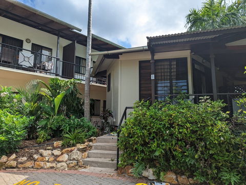 Palms City Resort - Tourism Canberra 0