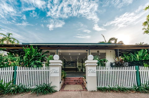 Palms City Resort - Tourism Canberra 5