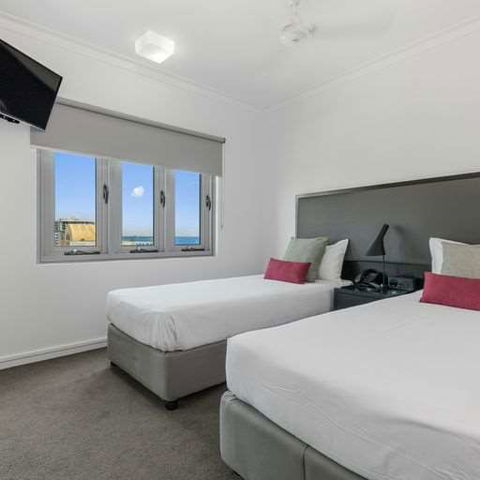 H On Mitchell Apartment Hotel - Tourism Canberra 4