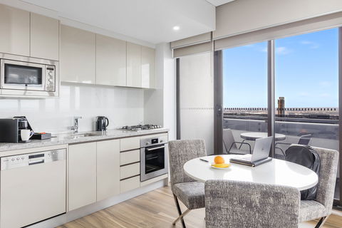 Meriton Suites Church Street, Parramatta - Tourism Canberra 10