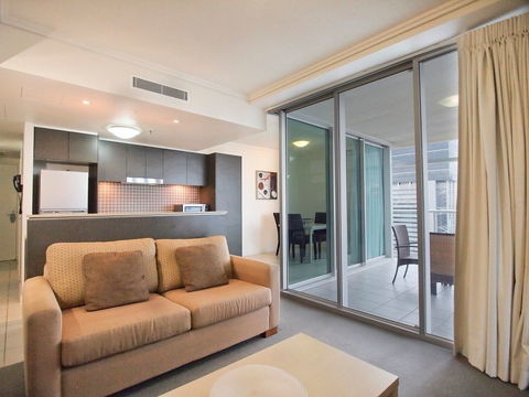 Oaks Casino Towers - Tourism Canberra 2