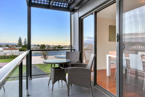 Bellevue on the Lakes - Tourism Canberra 1