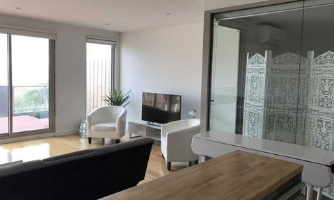 Beachside Apartments - Tourism Canberra 1