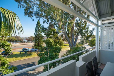 Broadwater Resort Apartments - Tourism Canberra 1