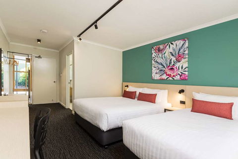 NIghtcap At Balaclava Hotel - Tourism Canberra 2
