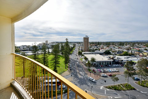 Atlantic Tower Motor Inn - Tourism Canberra 1