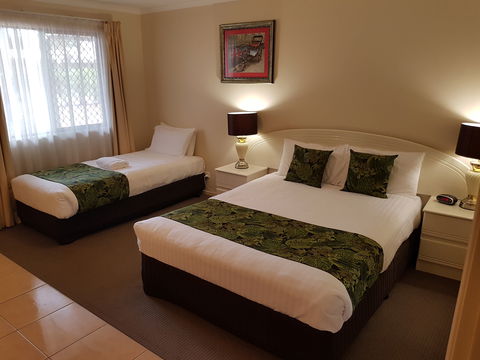 The Palms Motel, Chinchilla - Tourism Canberra 0