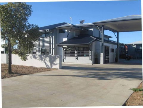 Royal Motel Miles - Tourism Canberra 0