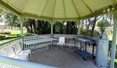 Burke & Wills Motor Inn - Tourism Canberra 1