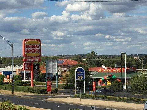 Across Country Motel & Svcd Apts - Tourism Canberra 1