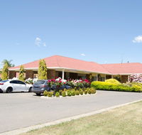 Pines Country Club Motor Inn - Tourism Canberra