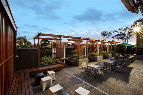 Nightcap At Keysborough Hotel - Tourism Canberra 9