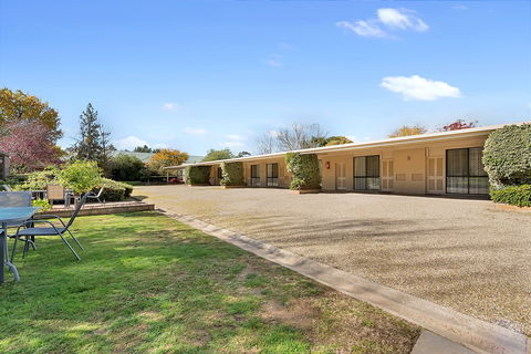 Beechworth Motor Inn - Tourism Canberra 0