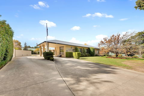Beechworth Motor Inn - Tourism Canberra 1