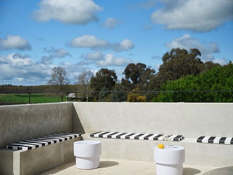 Lindenwarrah Hotel - Tourism Canberra 0