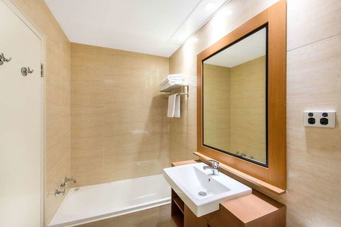 Quality Hotel Ambassador Perth - Tourism Canberra 6