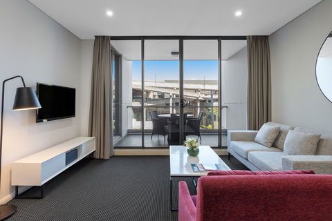 Meriton Suites North Ryde - Tourism Canberra 5