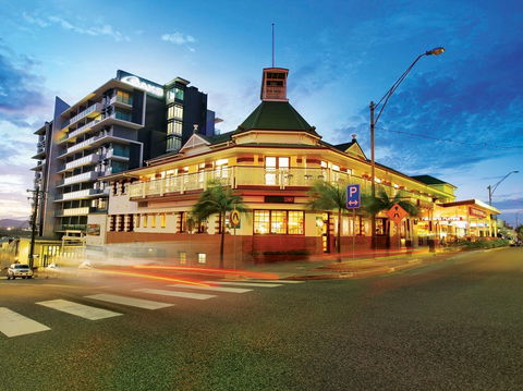 Oaks Grand Gladstone - Tourism Canberra 0