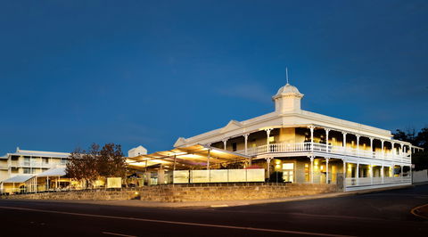 Tradewinds Hotel - Tourism Canberra 0