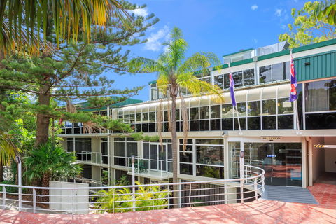 Metro Mirage Hotel Newport - Tourism Canberra 2
