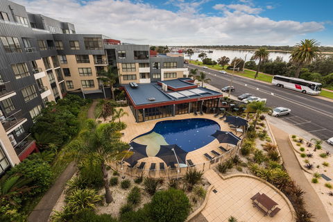 Esplanade Resort And Spa - Tourism Canberra 1