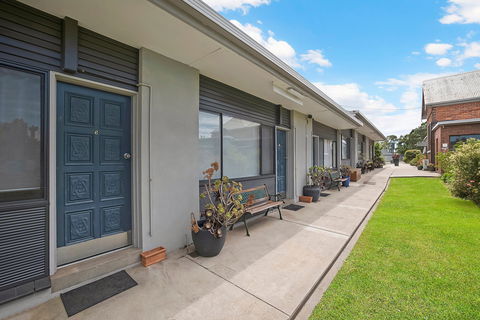 Hamilton Lakeside Motel - Tourism Canberra 0