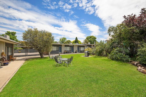 Hamilton Lakeside Motel - Tourism Canberra 1