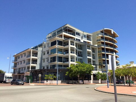 Rockingham Apartments - Tourism Canberra 0
