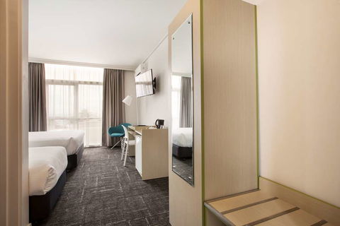 Nightcap at Sandringham Hotel - Tourism Canberra 0