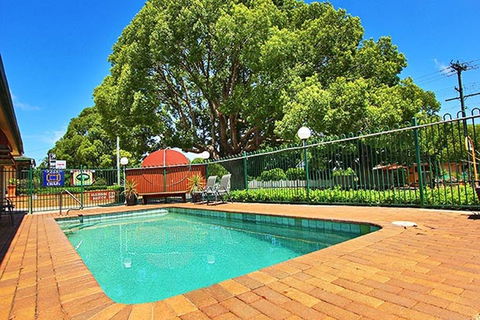 Garden City Motor Inn - Tourism Canberra 1