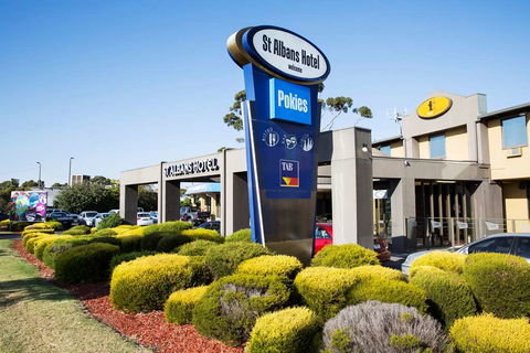 Nightcap at St Albans Hotel - Tourism Canberra 0