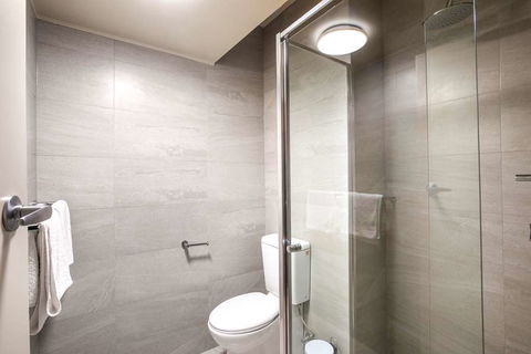 Nightcap at Manhattan Hotel - Tourism Canberra 1