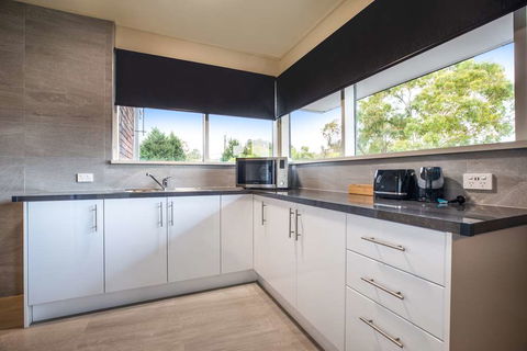 Nightcap at Manhattan Hotel - Tourism Canberra 3