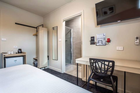 Nightcap at Manhattan Hotel - Tourism Canberra 14