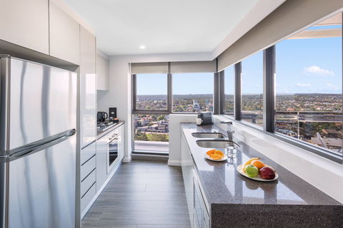 Meriton Suites Church Street, Parramatta - Tourism Canberra 12