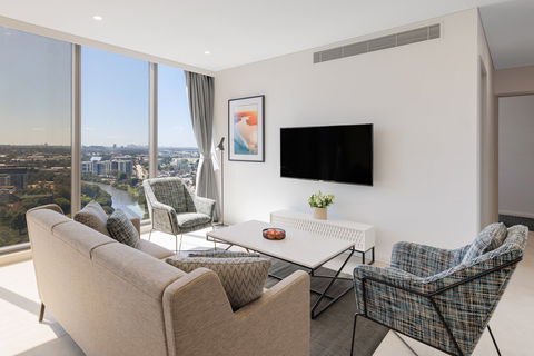 Meriton Suites George St - Tourism Canberra 4