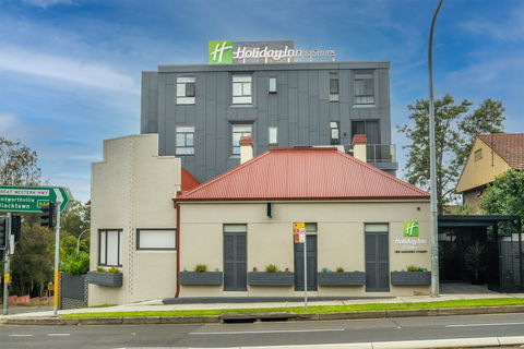 Holiday Inn Stes Parramatta Mar - Tourism Canberra 1