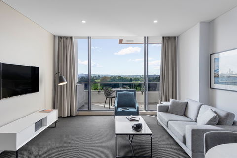 Meriton Suites Waterloo - Tourism Canberra 3