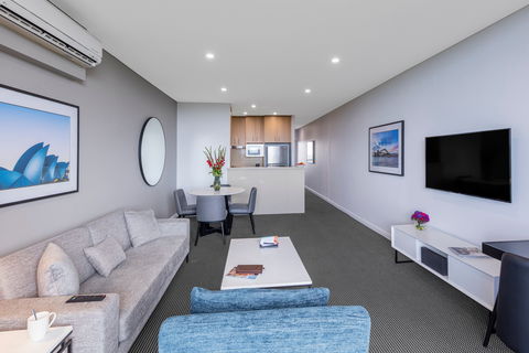 Meriton Suites Waterloo - Tourism Canberra 5