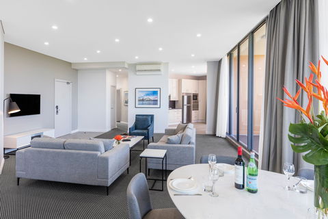 Meriton Suites Waterloo - Tourism Canberra 6