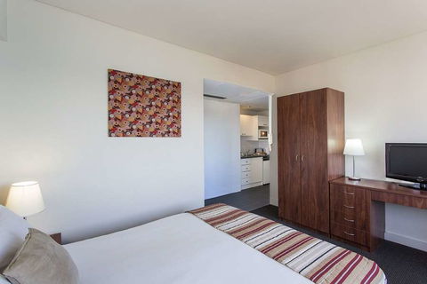 The Macleay Serviced Apartment Hotel - Tourism Canberra 6