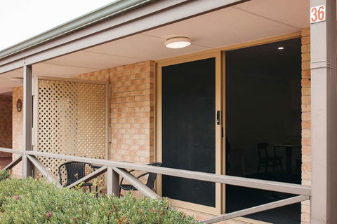 Quality Suites Banksia Gardens - Tourism Canberra 8