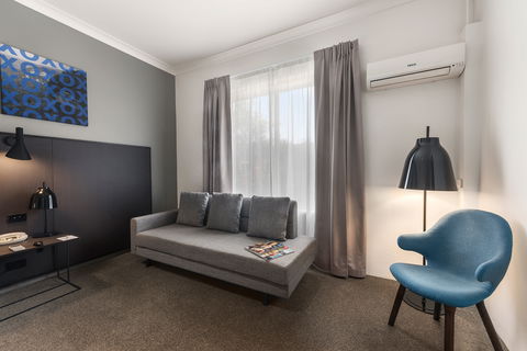 Quality Hotel CKS Sydney Airport - Tourism Canberra 4