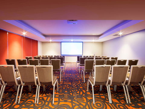Novotel Canberra - Tourism Canberra 7