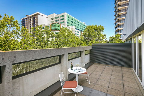 Quest Canberra City Walk - Tourism Canberra 3