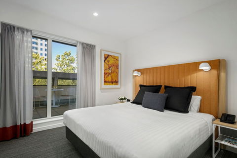 Quest Canberra City Walk - Tourism Canberra 8