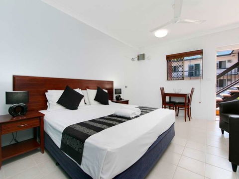 Cairns City Palms - Tourism Canberra 9