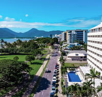 Holiday Inn Cairns Harbourside - Tourism Canberra