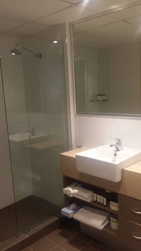 Cairns Plaza Hotel - Tourism Canberra 3