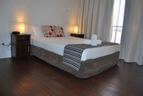 Cairns Plaza Hotel - Tourism Canberra 4